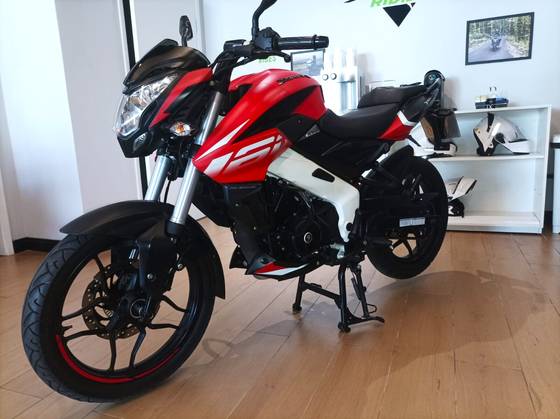 BAJAJ DOMINAR 160 BAJAJ DOMINAR 160
